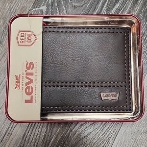 Levi's Brown Soft Coated Leather Wallet with Red Embossed Metal Case New w/ Tag